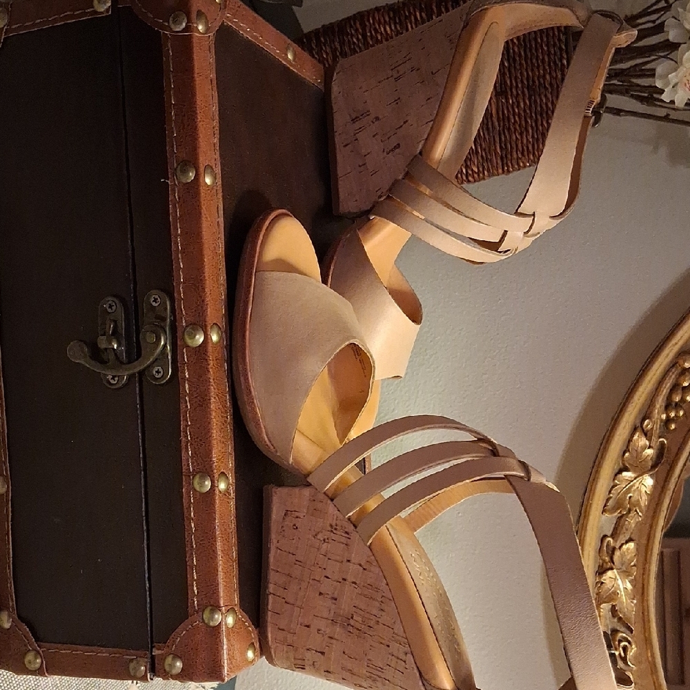 NWOT Kork-Ease Strappy Tan Wedges - Picture 4 of 9